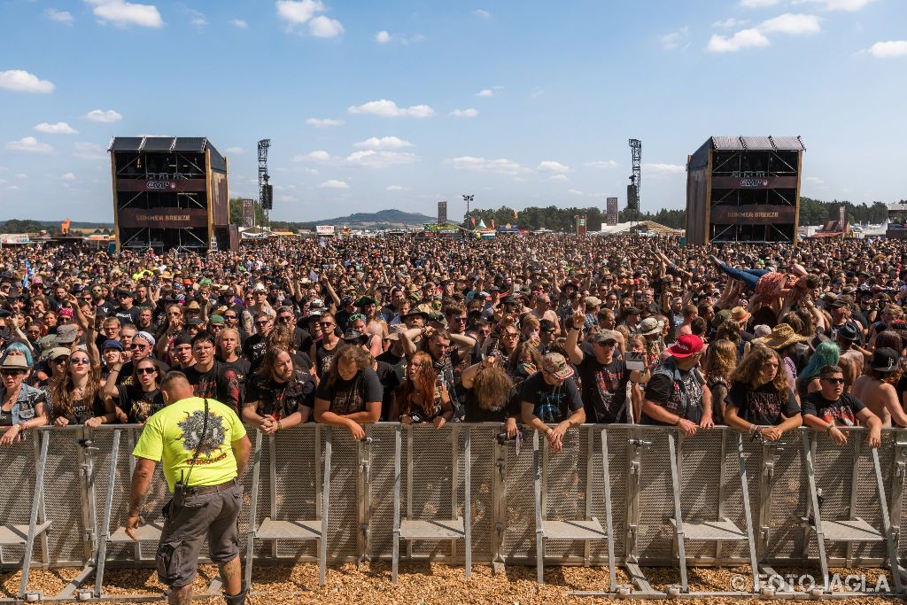 Summer Breeze Open Air 2018 in Dinkelsb�hl (SBOA)
Fans bei Orden Ogan vor der Main Stage