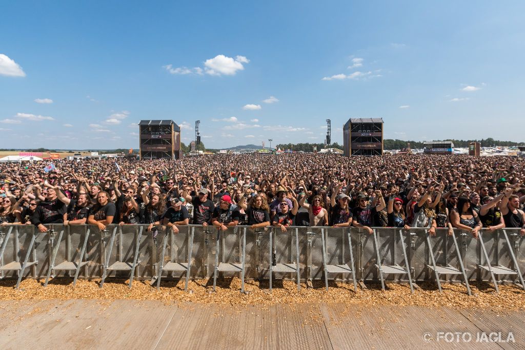 Summer Breeze Open Air 2018 in Dinkelsb�hl (SBOA)
Fans bei Orden Ogan vor der Main Stage