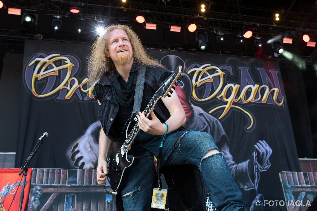 Summer Breeze Open Air 2018 in Dinkelsb�hl (SBOA)
Orden Ogan auf der Main Stage
Tobias Kersting an der Gitarre