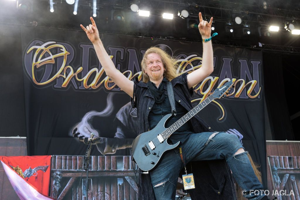 Summer Breeze Open Air 2018 in Dinkelsb�hl (SBOA)
Orden Ogan auf der Main Stage
Tobias Kersting an der Gitarre
