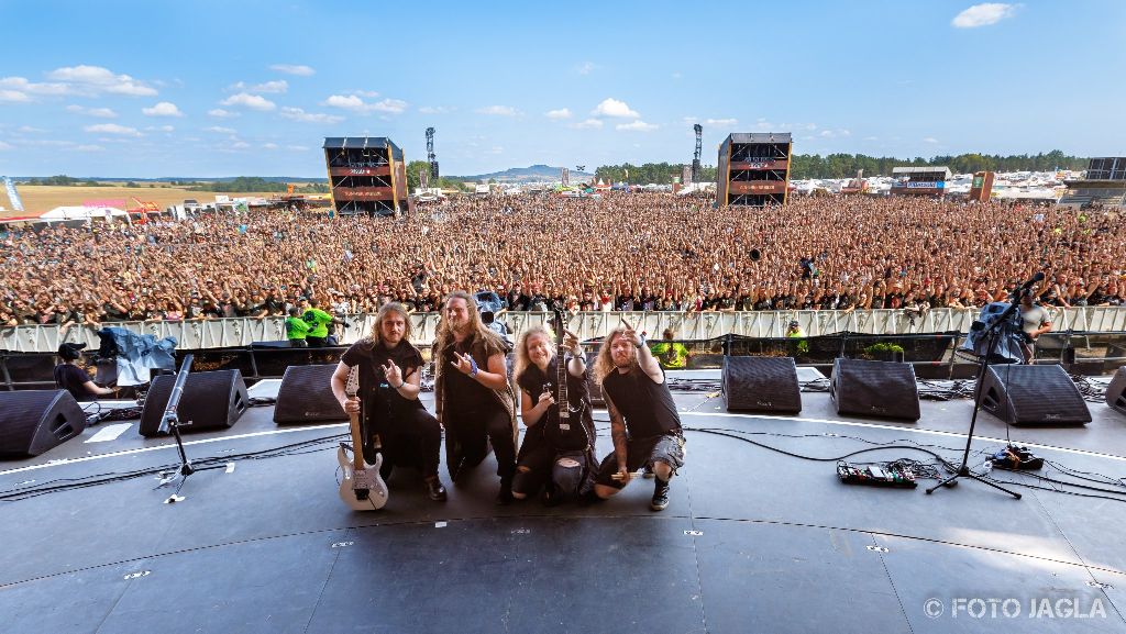 Summer Breeze Open Air 2018 in Dinkelsb�hl (SBOA)
Abschlussfoto von Orden Ogan auf der Main Stage
Niels L�ffler, Sebastian Seep Levermann, Tobias Kersting, Dirk Meyer-Berhorn
