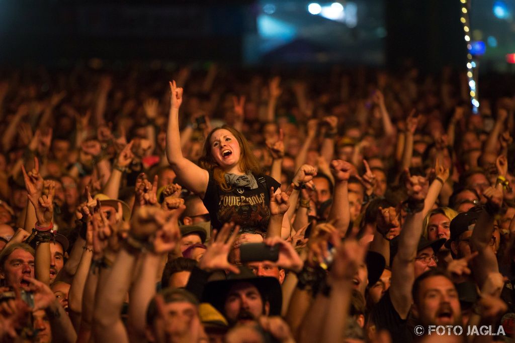 Summer Breeze Open Air 2018 in Dinkelsb�hl (SBOA)
Fans bei Powerwolf vor der Main Stage