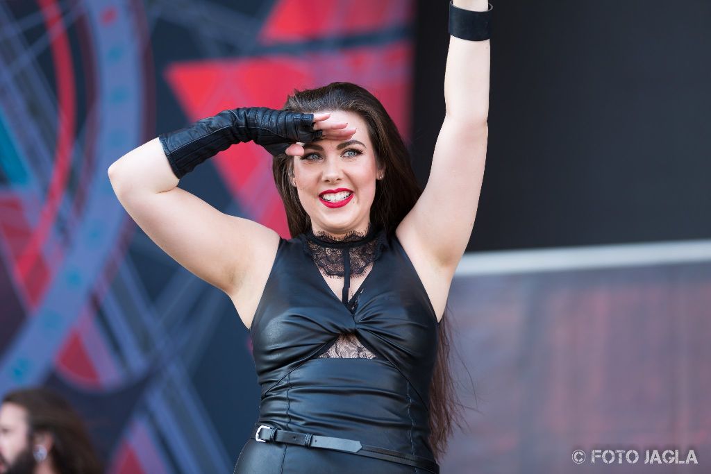 Summer Breeze Open Air 2018 in Dinkelsb�hl (SBOA)
Amaranthe auf der Main Stage
S�ngerin Elize Ryd