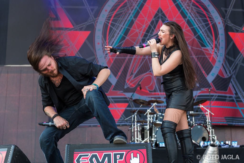 Summer Breeze Open Air 2018 in Dinkelsb�hl (SBOA)
Amaranthe auf der Main Stage
S�ngerin Elize Ryd
