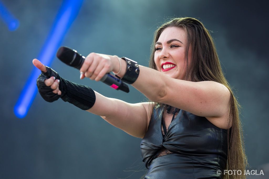 Summer Breeze Open Air 2018 in Dinkelsb�hl (SBOA)
Amaranthe auf der Main Stage
S�ngerin Elize Ryd