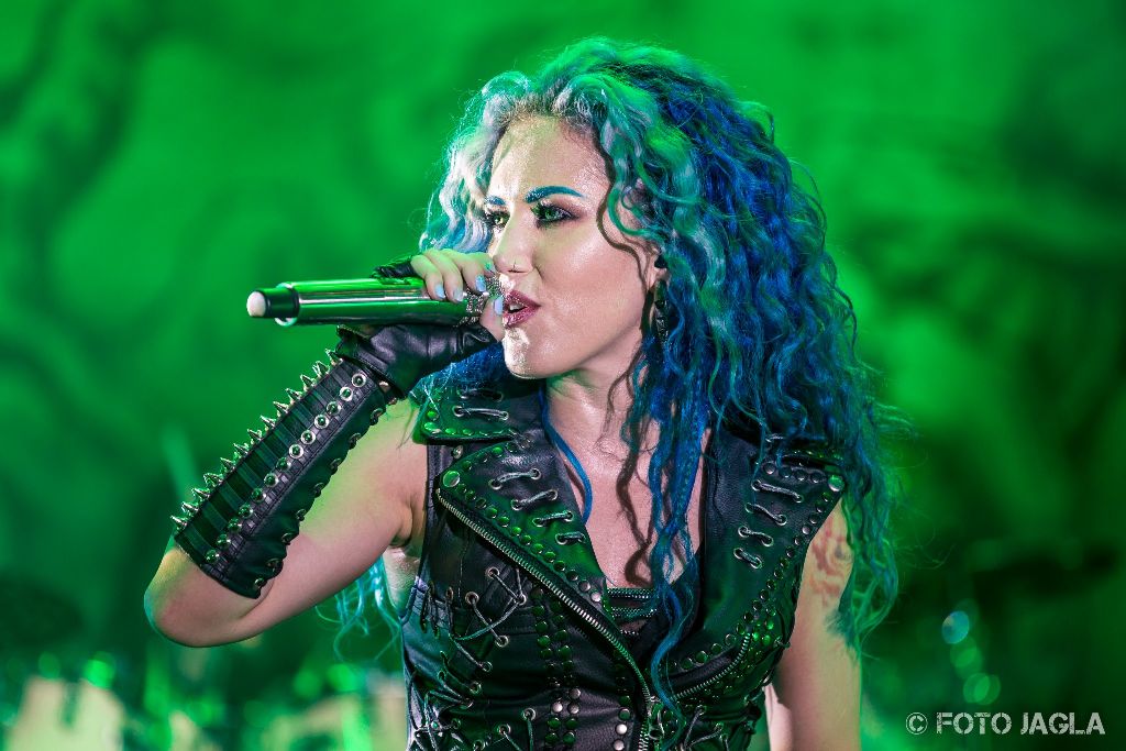 Summer Breeze Open Air 2018 in Dinkelsb�hl (SBOA)
Arch Enemy auf der Main Stage
S�ngerin Alissa White-Gluz