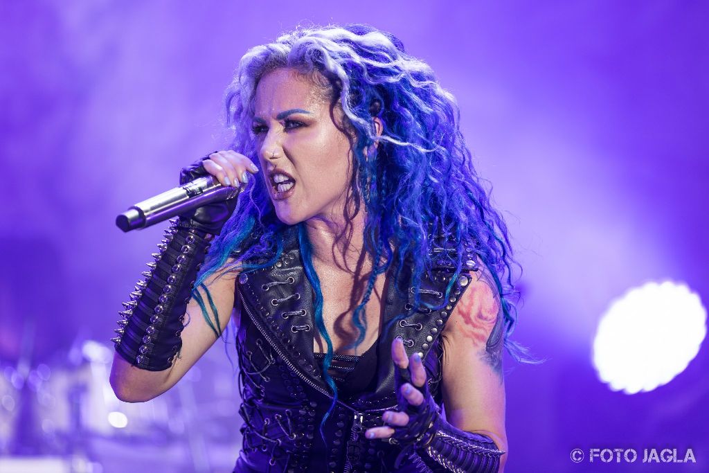 Summer Breeze Open Air 2018 in Dinkelsb�hl (SBOA)
Arch Enemy auf der Main Stage
S�ngerin Alissa White-Gluz