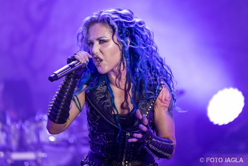 Summer Breeze Open Air 2018 in Dinkelsb�hl (SBOA)
Arch Enemy auf der Main Stage
S�ngerin Alissa White-Gluz