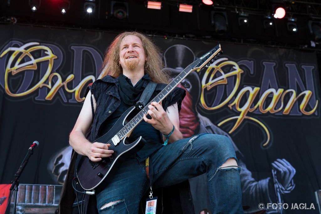 Summer Breeze Open Air 2018 in Dinkelsb�hl (SBOA)
Orden Ogan auf der Main Stage
Tobias Kersting an der Gitarre