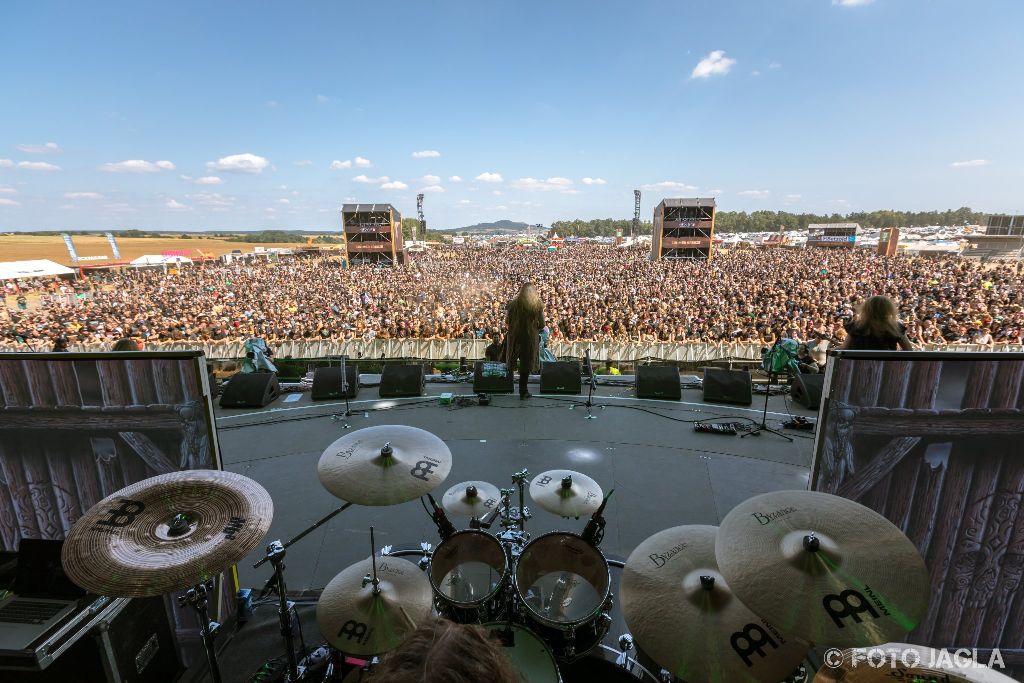 Summer Breeze Open Air 2018 in Dinkelsb�hl (SBOA)
Orden Ogan auf der Main Stage
Frontman Sebastian Seeb Levermann vor vollem Publikum