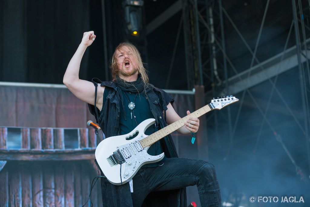 Summer Breeze Open Air 2018 in Dinkelsb�hl (SBOA)
Orden Ogan auf der Main Stage
Niels L�ffler an der Gitarre