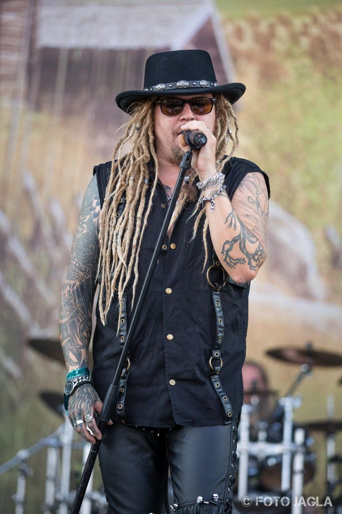 Summer Breeze Open Air 2018 in Dinkelsb�hl (SBOA)
Korpiklaani auf der Main Stage
S�nger Jonne J�rvel�