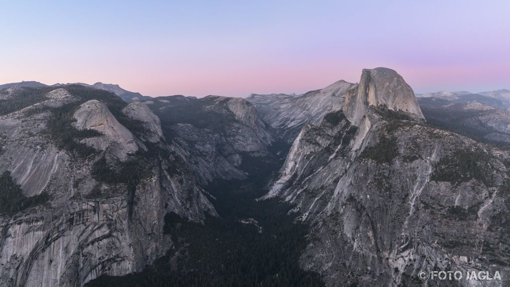 Kalifornien - September 2018
Abendd�mmerung am Glacier Point
Yosemite National Park - Yosemite Valley, Mariposa Country