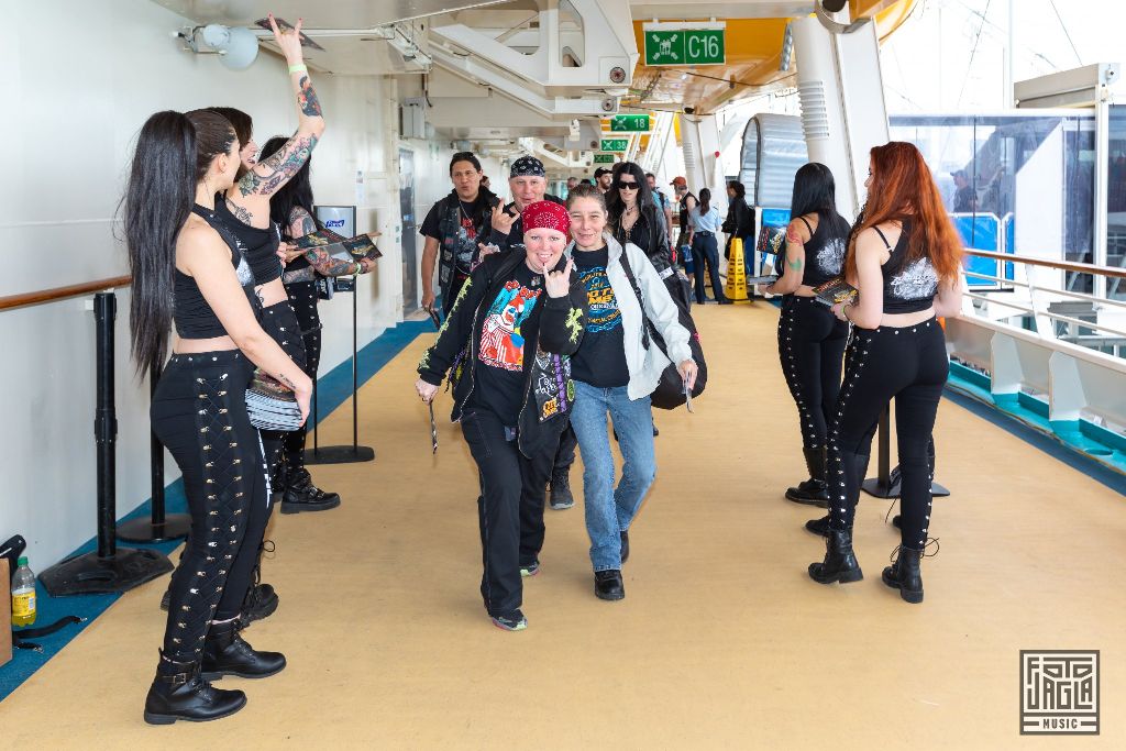 70000 Tons of Metal 2019
Poolgirls welcome the cruisers