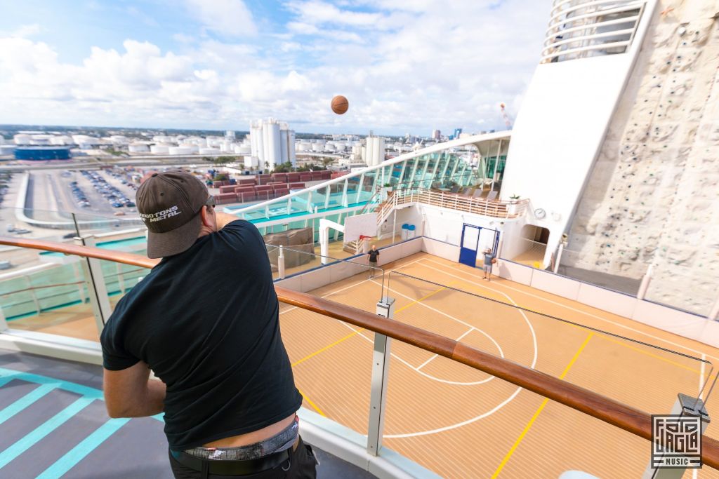 70000 Tons of Metal 2019
Pooldeck impression from the Basketball court