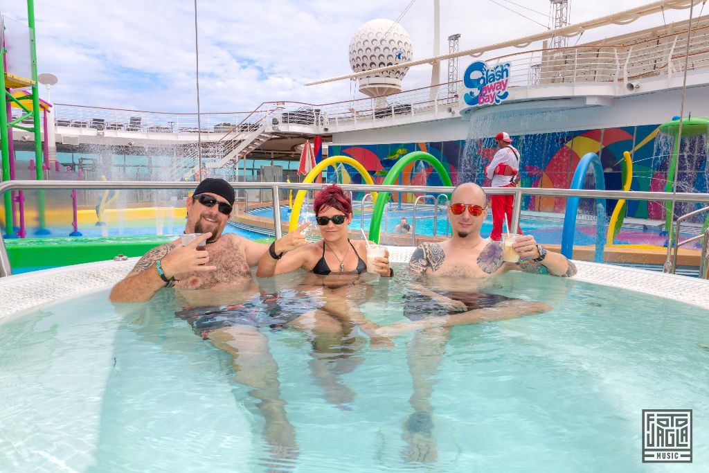 70000 Tons of Metal 2019
Pooldeck Impression - Hot tub