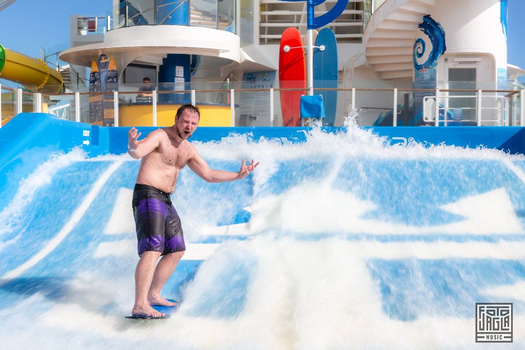 70000 Tons of Metal 2019
Pooldeck Impression - Surf simulator