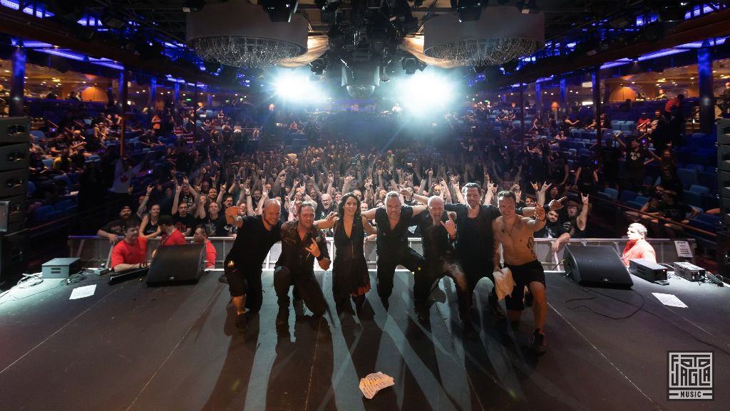 70000 Tons of Metal 2019
Abschlussfoto von Van Canto - Studio B (Ice Rink)
