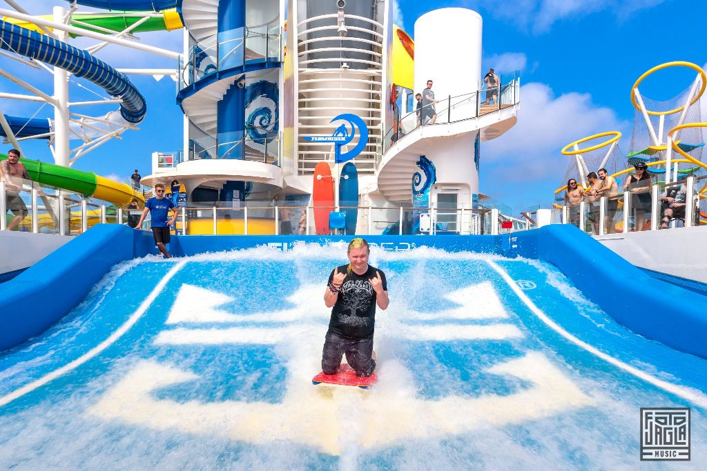 70000 Tons of Metal 2019
Der Surfsimulator w�lzt 132.500 Liter Wasser pro Minute um