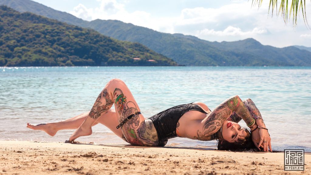 Sexy Strand Shooting mit dem Alternative Model Pandora LeTrain in Labadee, Haiti
