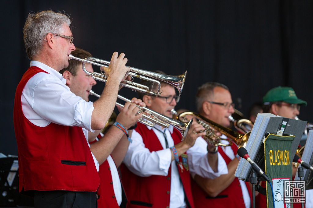 Summer Breeze Open Air 2019 in Dinkelsb�hl (SBOA)
Blasmusik Illenschwang er�ffnen die T-Stage
