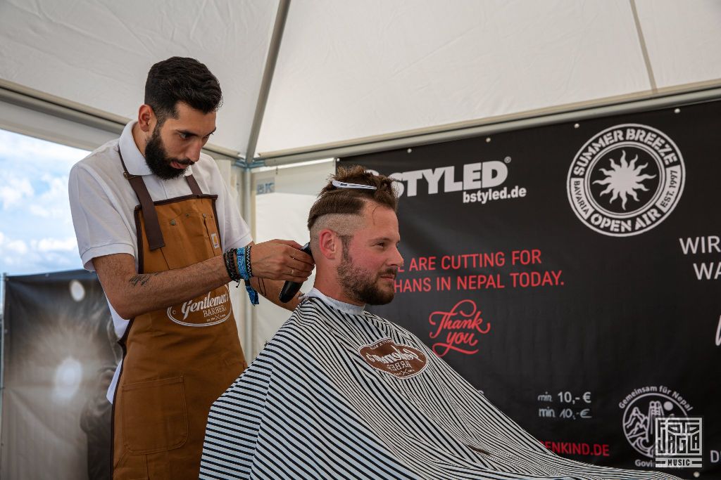 Summer Breeze Open Air 2019 in Dinkelsb�hl (SBOA)
Haare schneiden in der Artist Area
