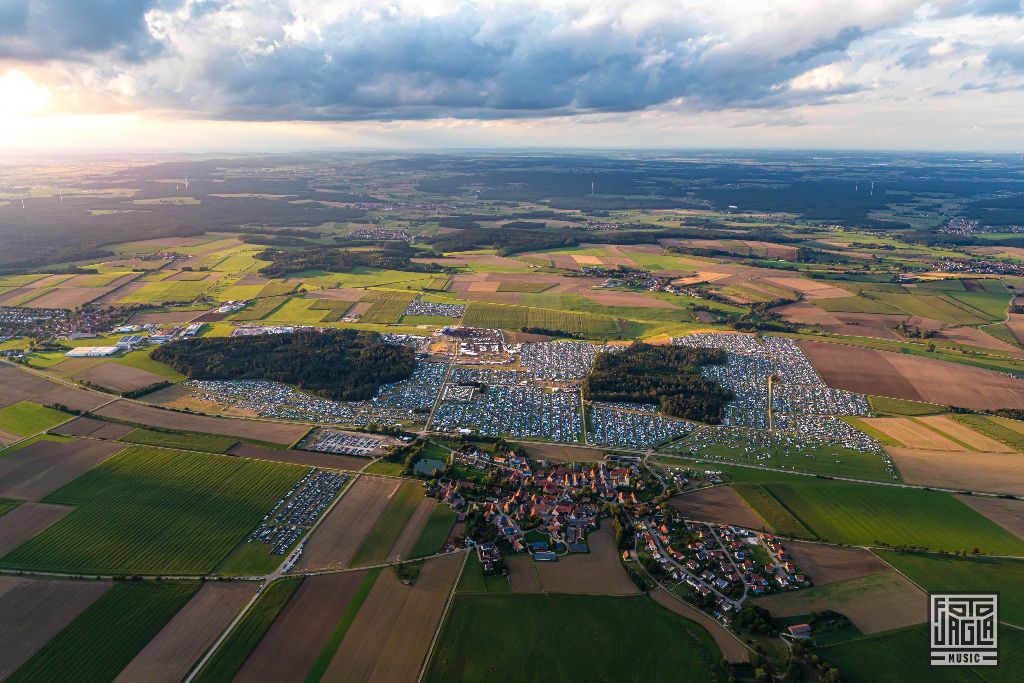Summer Breeze Open Air 2019 in Dinkelsb�hl (SBOA)
Luftaufnahme - Das Festivalgel�nde aus der Luft