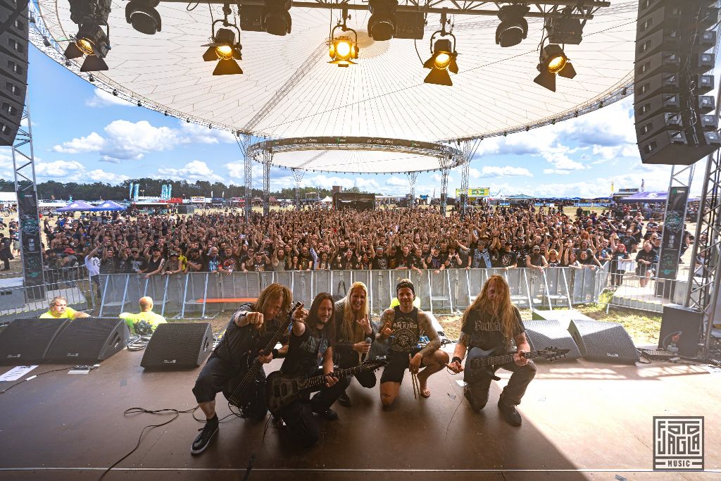 Summer Breeze Open Air 2019 in Dinkelsb�hl (SBOA)
Abschlussfoto von Izegrim auf der Wera Tool Rebel Stage