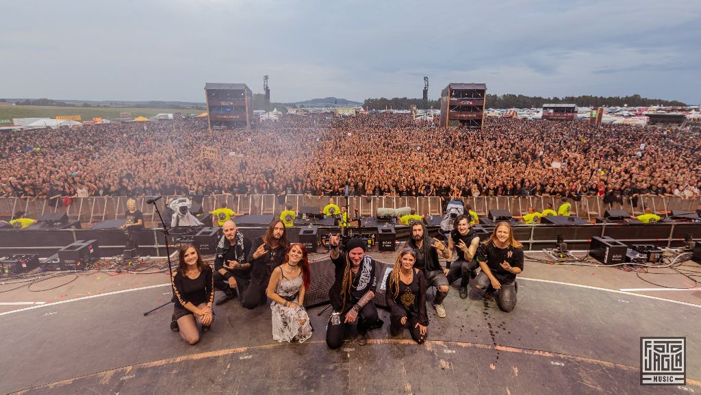 Summer Breeze Open Air 2019 in Dinkelsb�hl (SBOA)
Abschlussfoto von Eluveitie auf der Main Stage