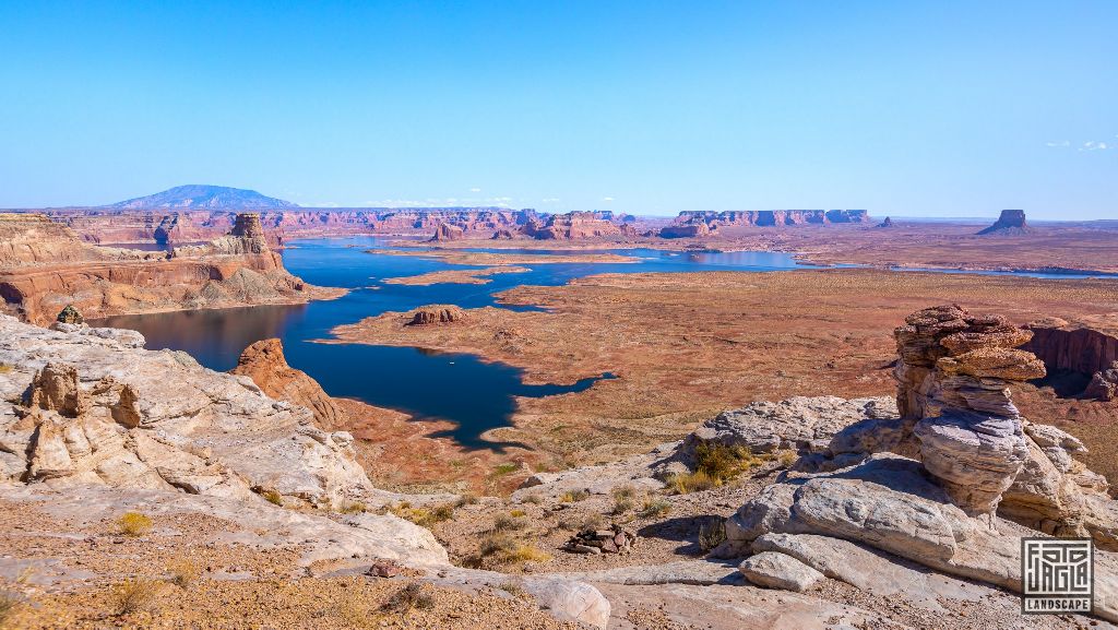 View over Lake Powell at Alstrom Point
Utah 2019