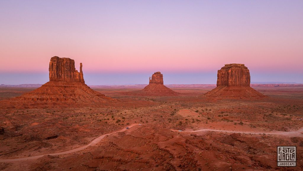 Beautiful sunset at Monument Valley
Arizona, USA 2019