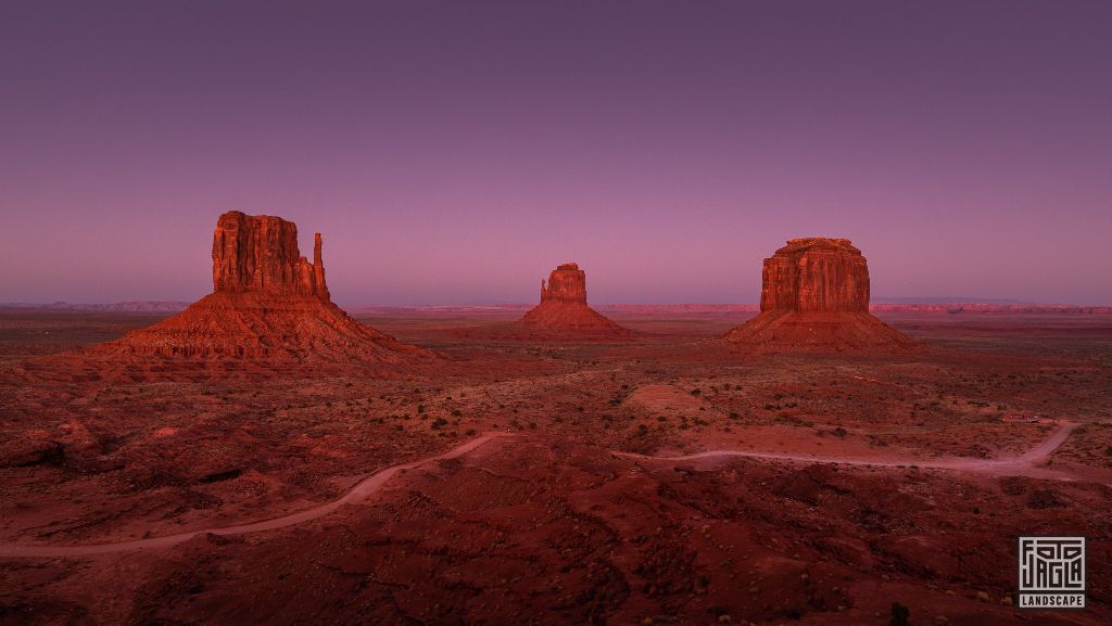 Beautiful sunset at Monument Valley
Arizona, USA 2019