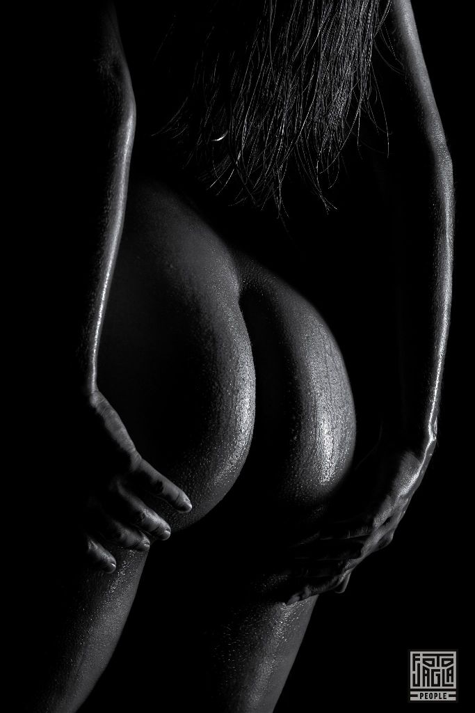 Sexy Hintern
Low-Key Fotoshooting mit Model Lou