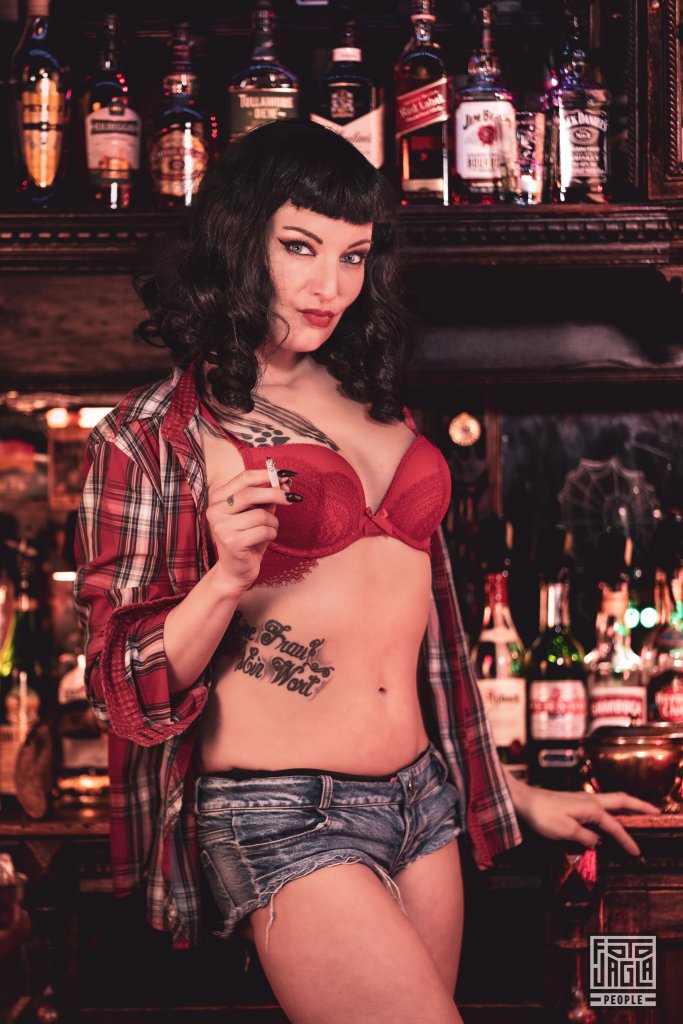 Mia Blond - Sexy Shooting mit dem Erotikmodel
Papidoux, Altstadt D�sseldorf