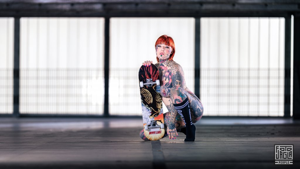 Ink Mantis (ehem. Felis Silvestris) - Tattoomodel und Bodymodification Model
Eyeball Tattoos, Cuttings, gespaltene Zunge etc.
Sexy Indoor-Shooting