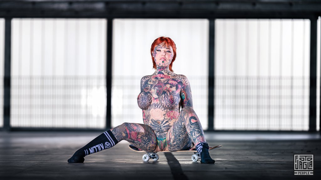 Ink Mantis (ehem. Felis Silvestris) - Tattoomodel und Bodymodification Model
Eyeball Tattoos, Cuttings, gespaltene Zunge etc.
Sexy Indoor-Shooting