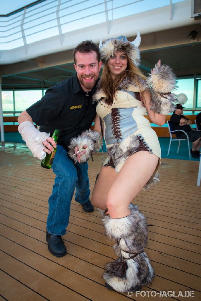 Barge To Hell 2012 ::. Pooldeck