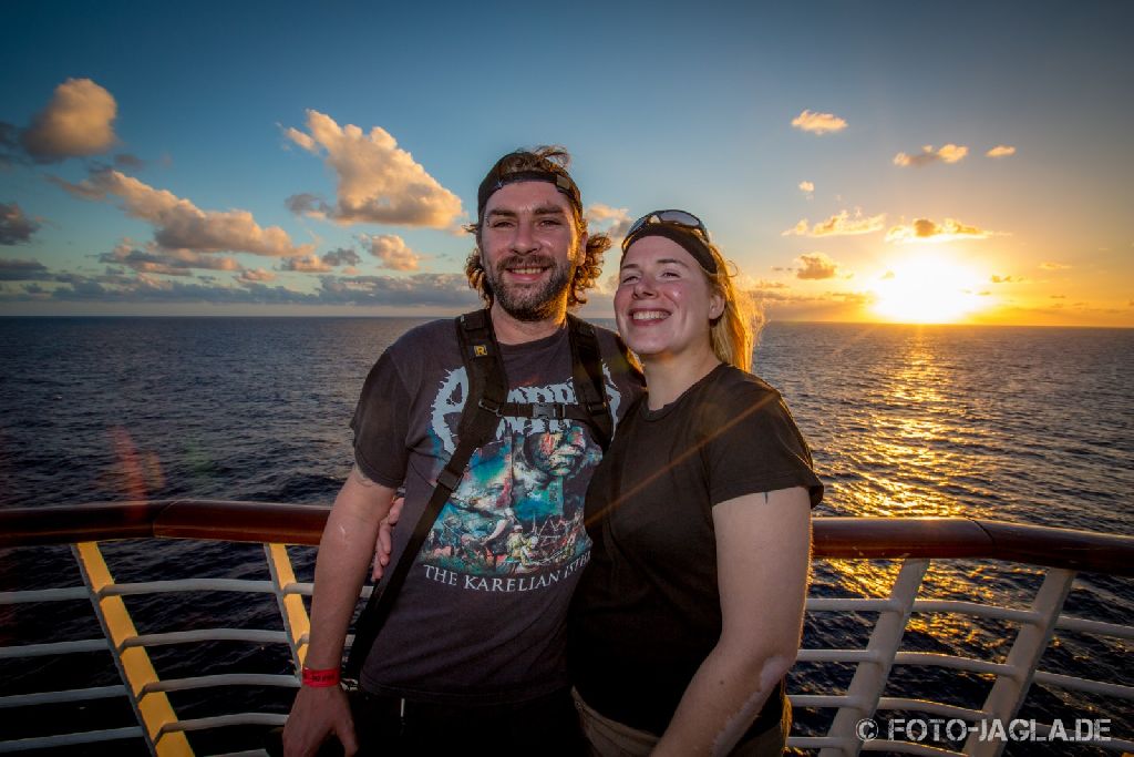 Barge To Hell 2012 ::. Sunset on Pooldeck