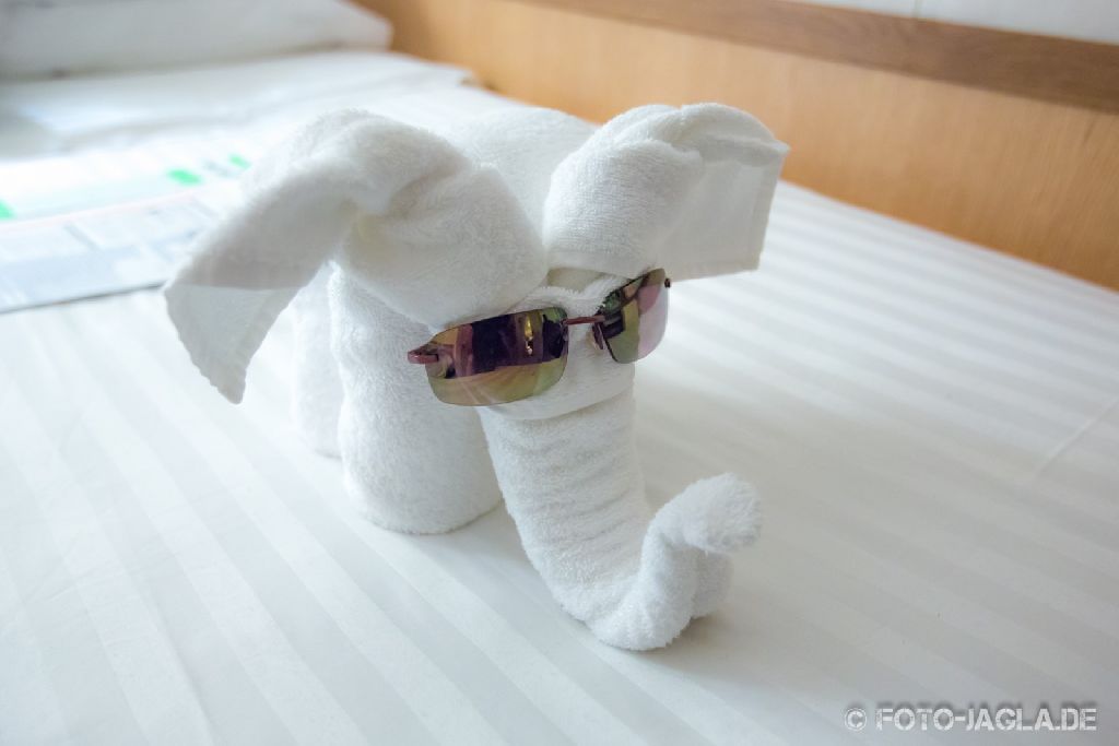 Barge To Hell 2012 ::. Towel elephant