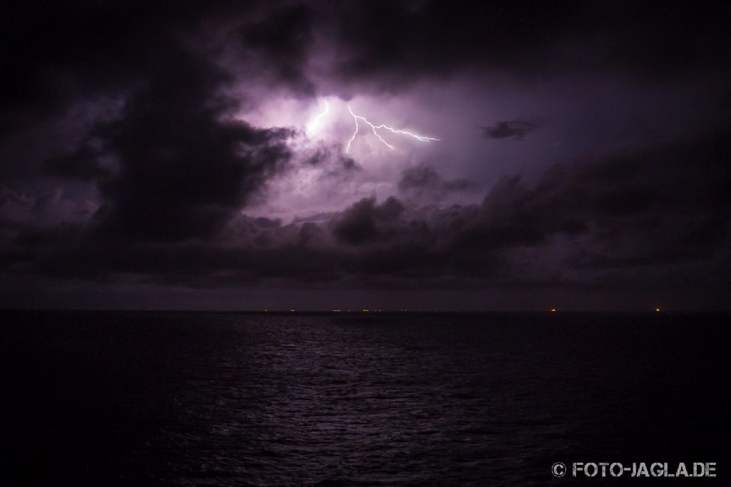 Barge To Hell 2012 ::. Thunderstorm