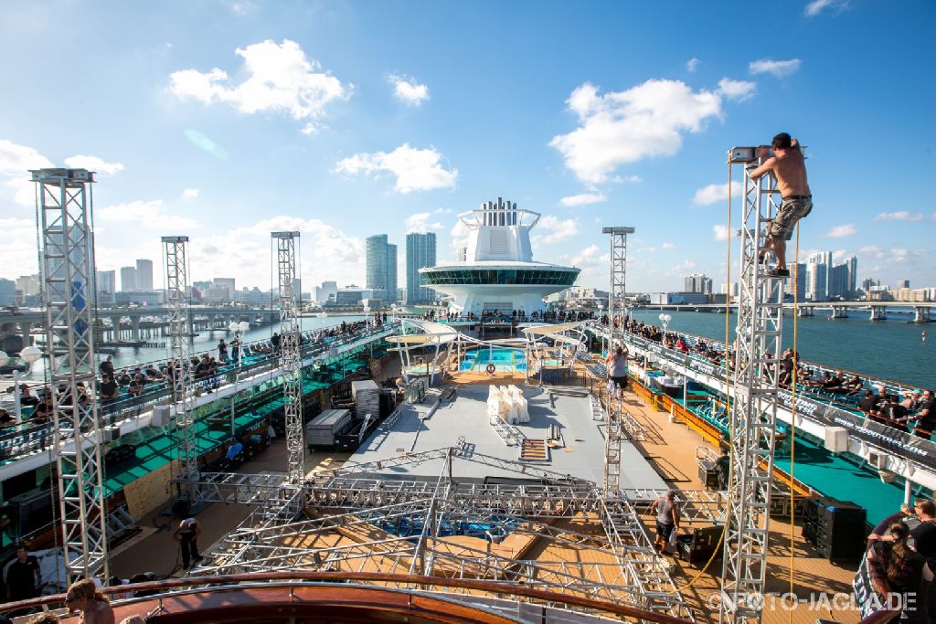 70000 Tons of Metal 2013 ::. Construction of the main stage on pool deck ::. http://www.foto-jagla.de