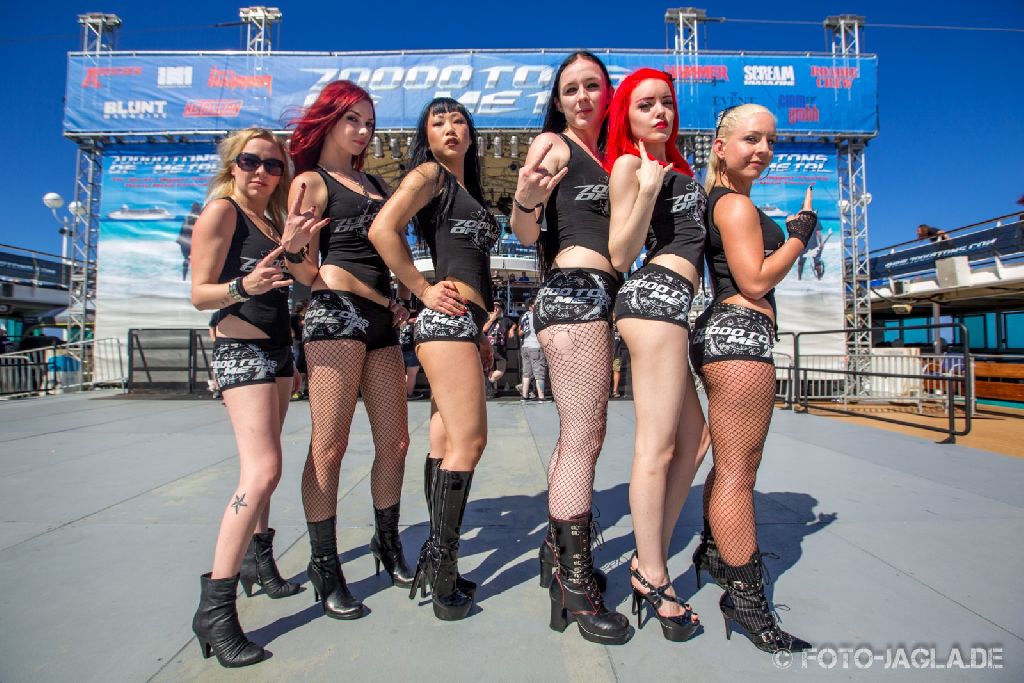 70000 Tons of Metal 2013 ::. Poolgirls on Pool Deck ::. http://www.foto-jagla.de