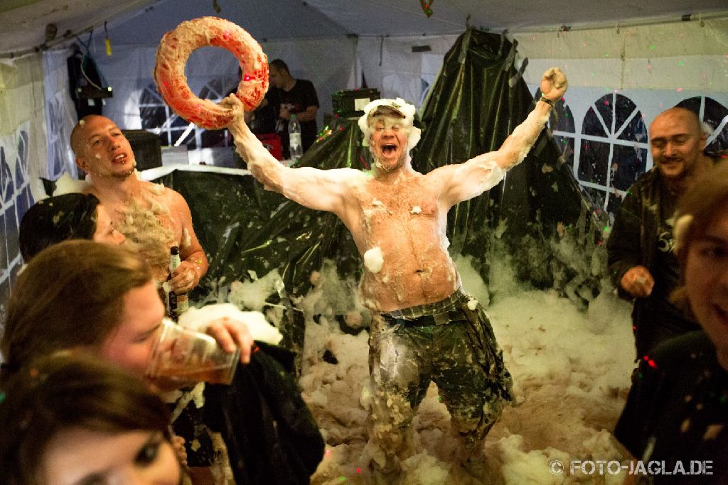 Dong Open Air 2013 ::. Private party tent with foam by firefighters