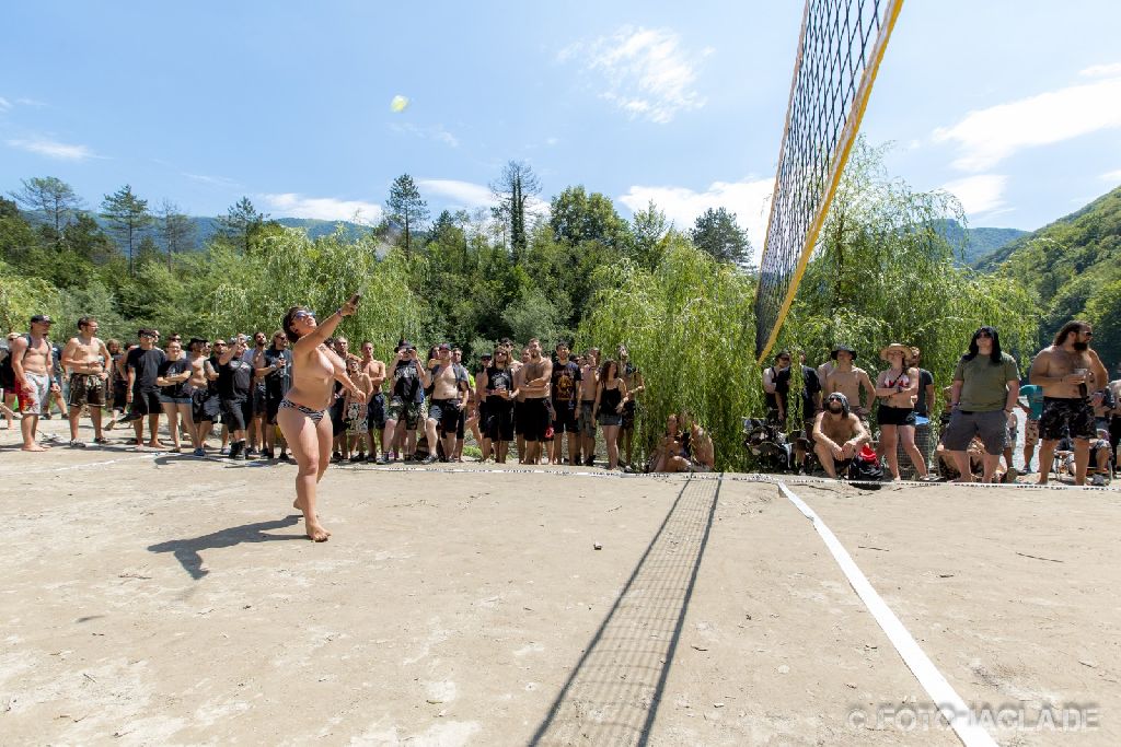 Metaldays 2013 ::. Topless Badminton contest