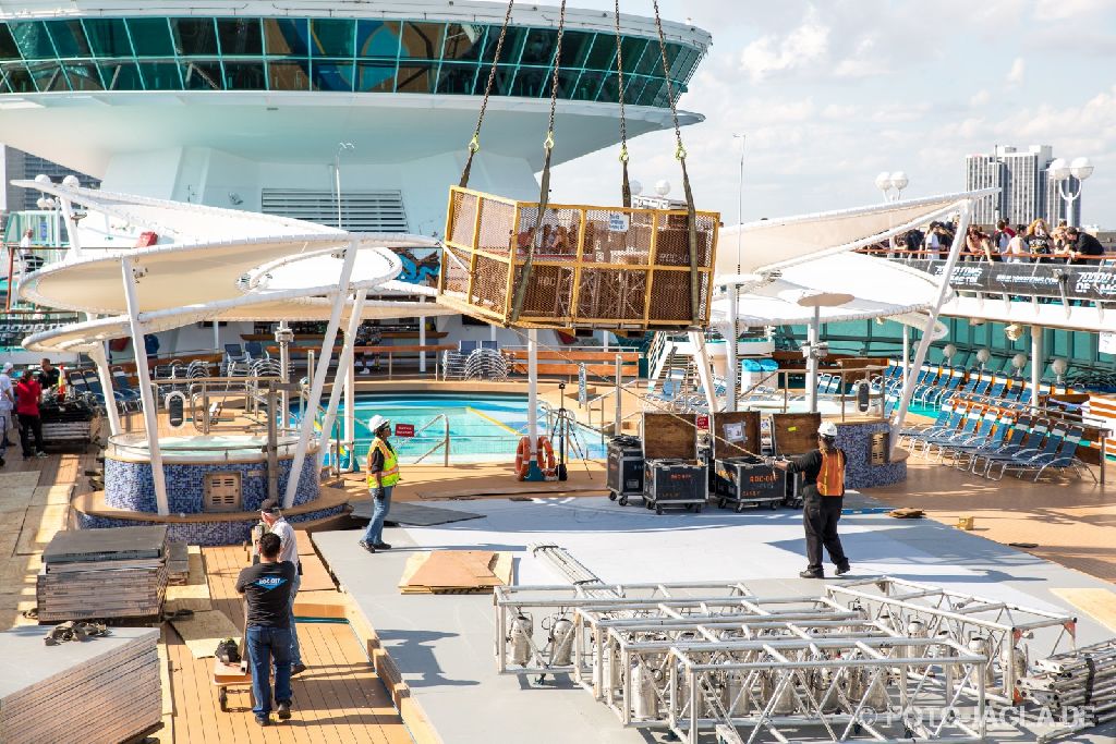 70000 Tons of Metal 2014 ::. Aufbau Pooldeck-B�hne