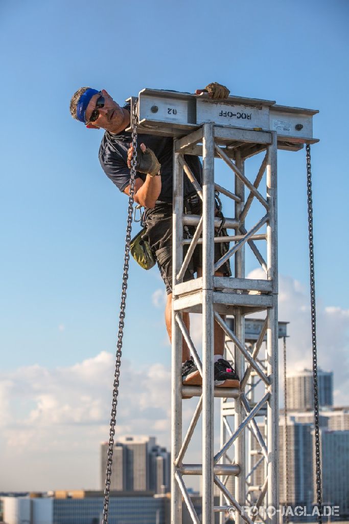 70000 Tons of Metal 2014 ::. Aufbau Pooldeck-B�hne