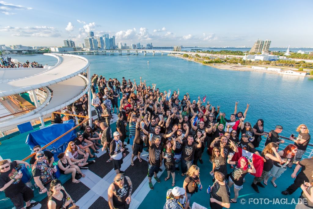 70000 Tons of Metal 2014 ::. Aufbau Pooldeck-B�hne