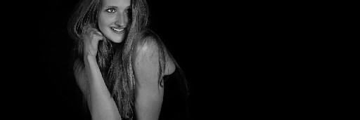 Studioaufnahmen - Foto Mietstudio Düsseldorf Eller Studioaufnahmen - Foto Mietstudio Düsseldorf Eller